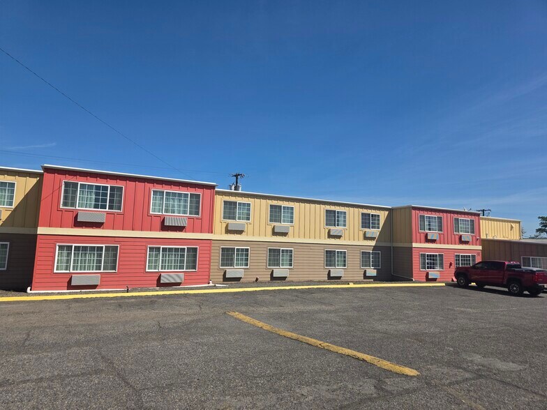 More Photos Of 1481 6th St, Umatilla Hotel For Sale