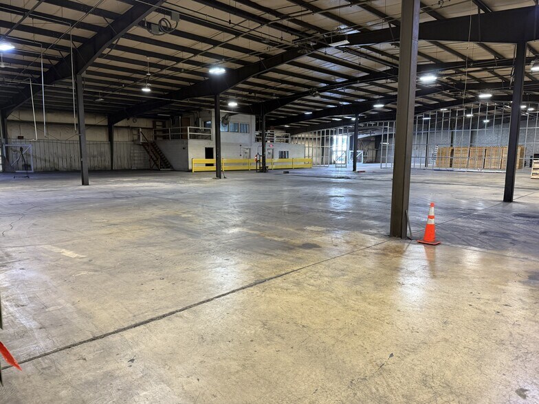 More Photos Of 558 E Penn Ave, Cleona Industrial For Lease