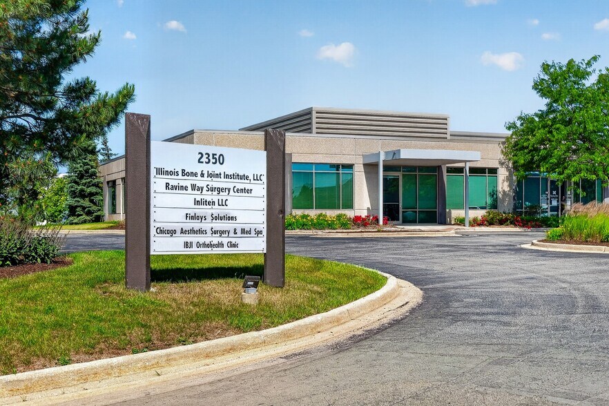 More Photos Of 2350 Ravine Way, Glenview Medical For Lease