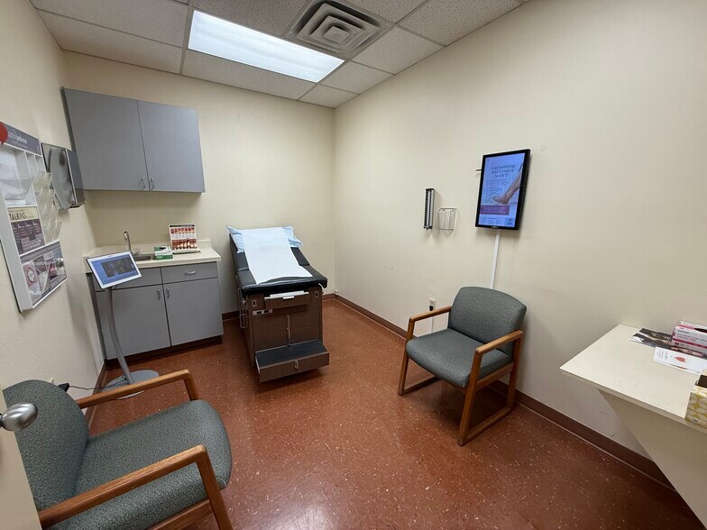 More Photos Of 2470 E Flamingo Rd, Las Vegas Medical For Lease