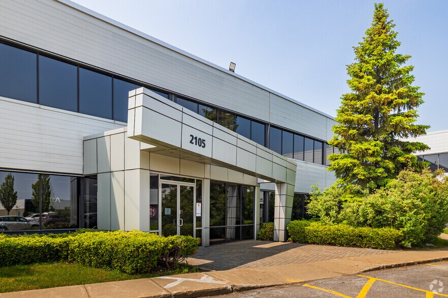 More Photos Of 2103-2167 Boul Dagenais O, Laval Warehouse For Lease