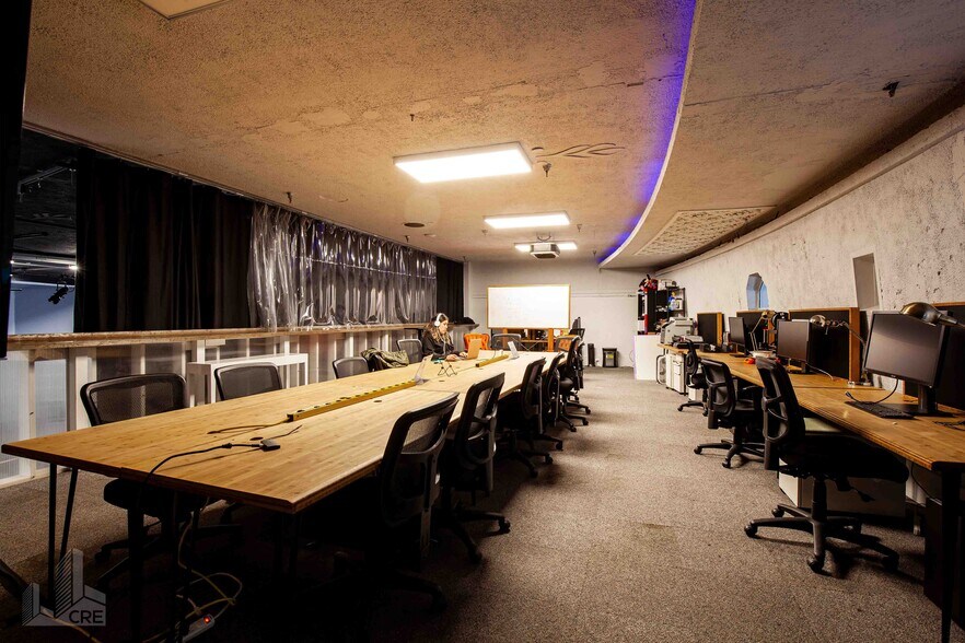 More Photos Of 2663-2665 Mission St, San Francisco Storefront For Sale