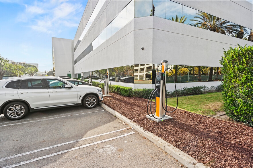 More Photos Of 17900 Von Karman Ave, Irvine Office For Sale