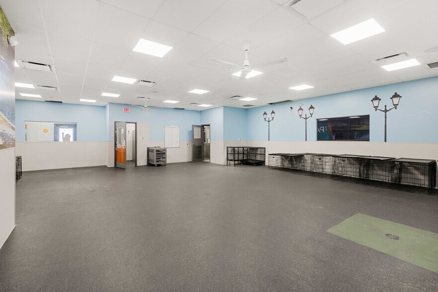 More Photos Of 6015 Fairmont Pky, Pasadena Freestanding For Lease