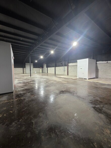 More Photos Of 7753 Rutillio Ct, New Port Richey Warehouse For Lease