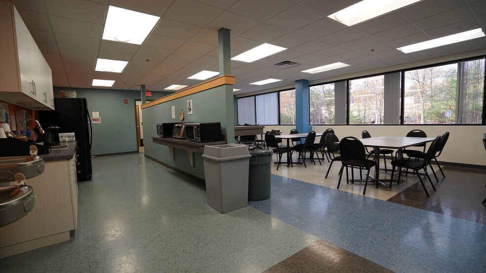 More Photos Of 475 Paramount Dr, Raynham Research And Development For Sale