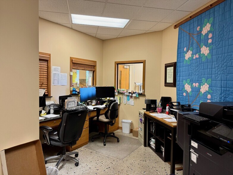 More Photos Of 513 N Shiloh St, Springdale Healthcare For Sale