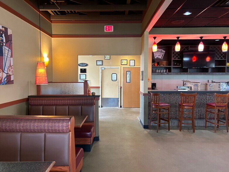 More Photos Of 859 Lombardi Ave, Green Bay Restaurant For Sale