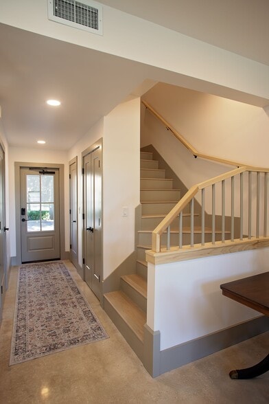 More Photos Of 521 SE 2nd St, Ocala Office For Lease