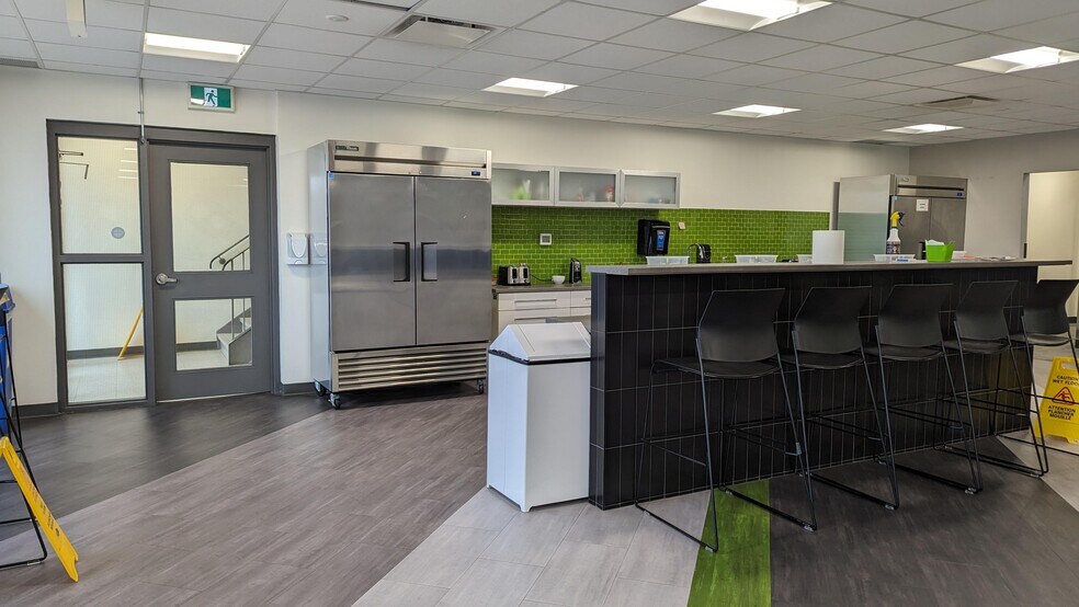 More Photos Of 700 York St, London Office For Lease