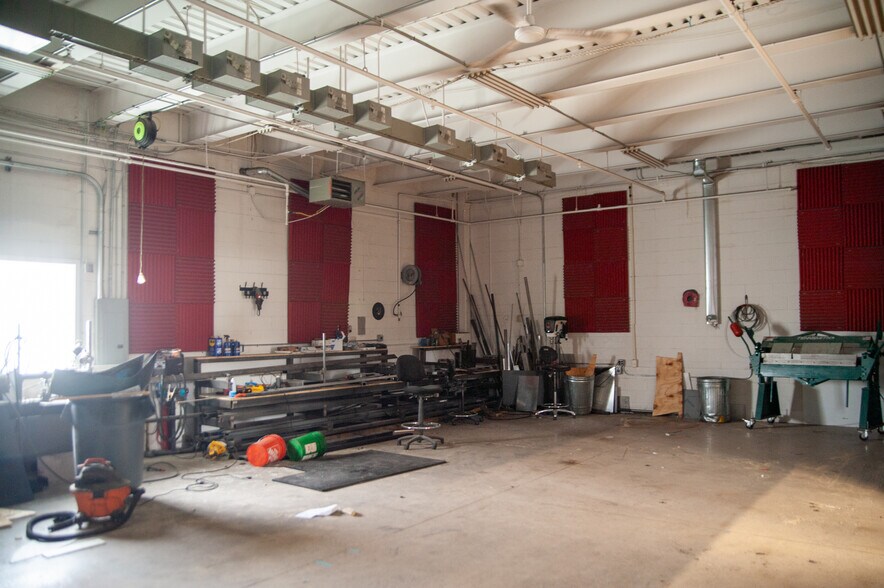 More Photos Of 14925 W 11 Mile Rd, Oak Park Research And Development For Lease