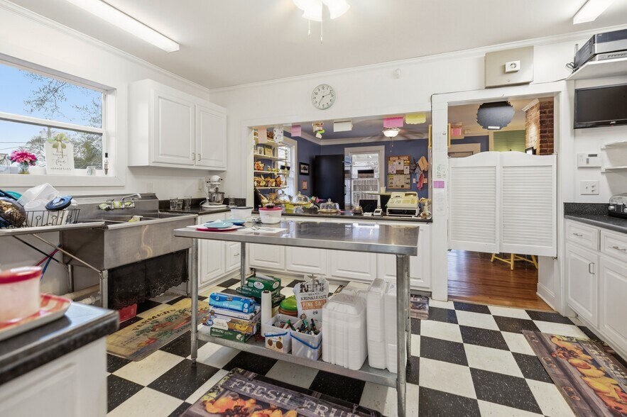More Photos Of 1107 McKelvey Rd, Pelzer Restaurant For Sale