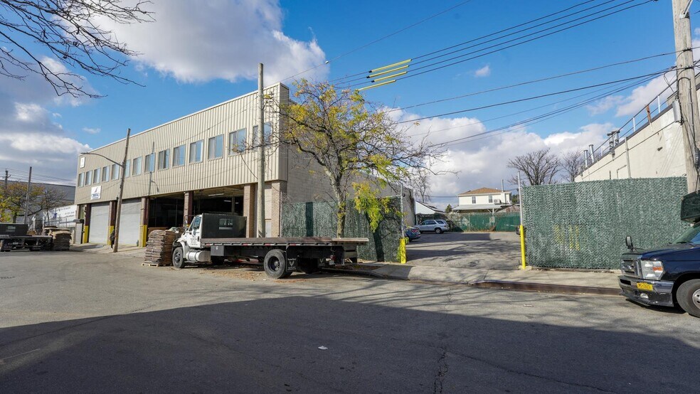 Primary Photo Of 165-15 145th Dr, Jamaica Warehouse For Lease