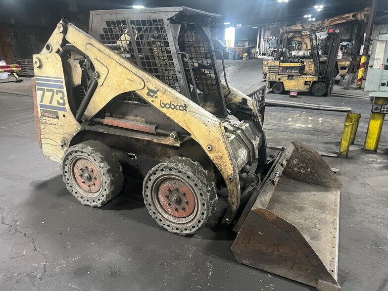 More Photos Of 400 S Gray St, Albany Manufacturing For Sale