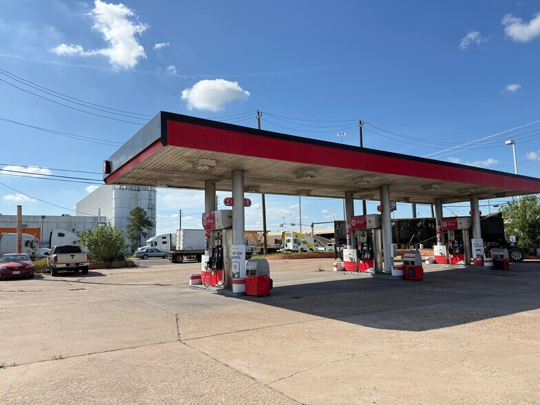 More Photos Of 8899 North Loop E, Houston Service Station For Sale