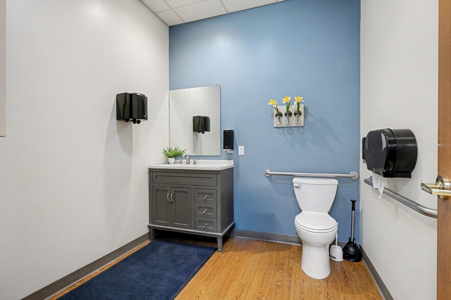 More Photos Of 5407 Hampton Pl, Saginaw Office For Sale