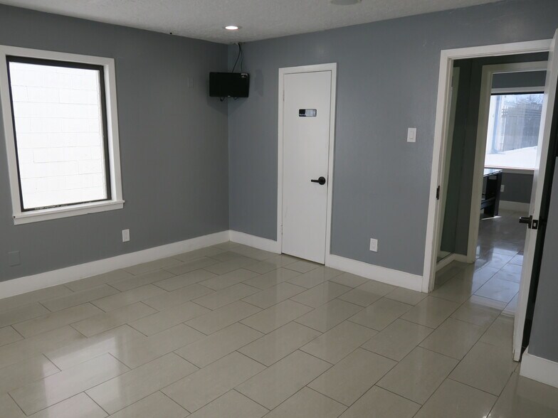 More Photos Of 5638 Star Ln, Houston Auto Dealership For Lease