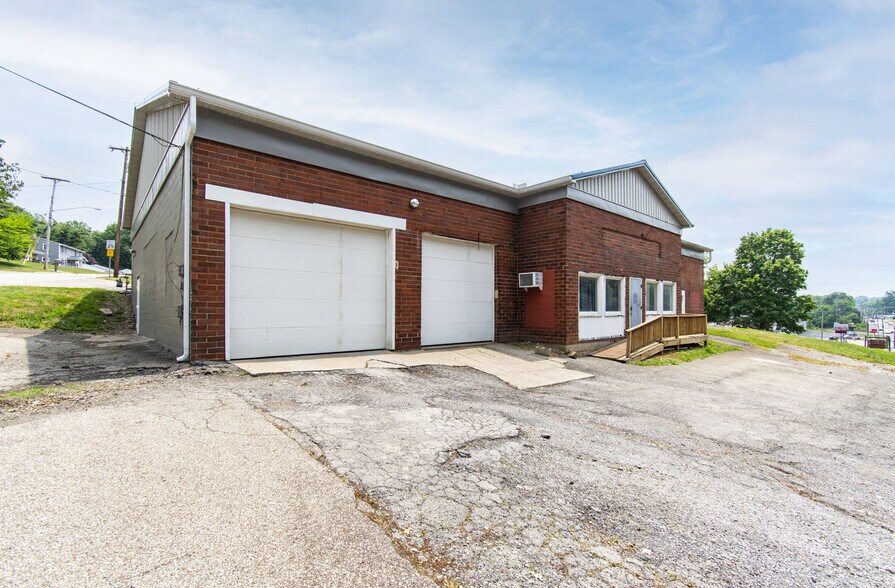 More Photos Of 1516 S Lincoln Ave, Salem Freestanding For Sale