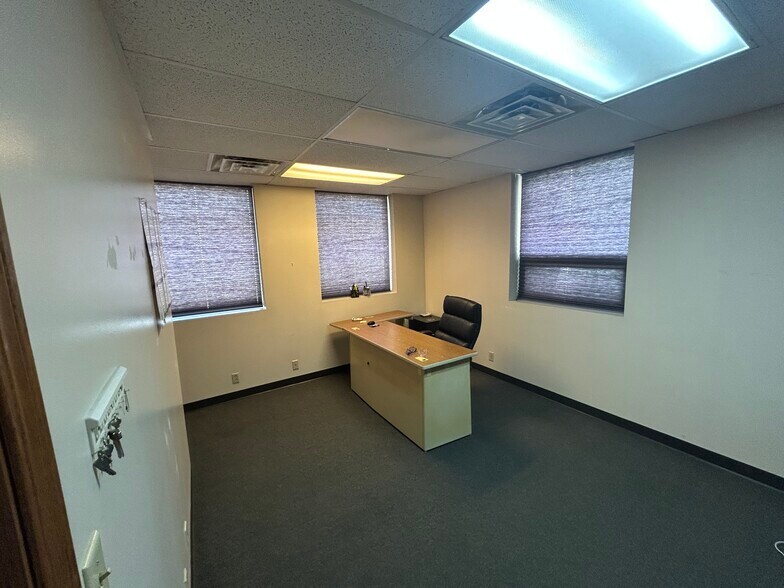 More Photos Of 2019 W Lusher Ave, Elkhart Warehouse For Sale