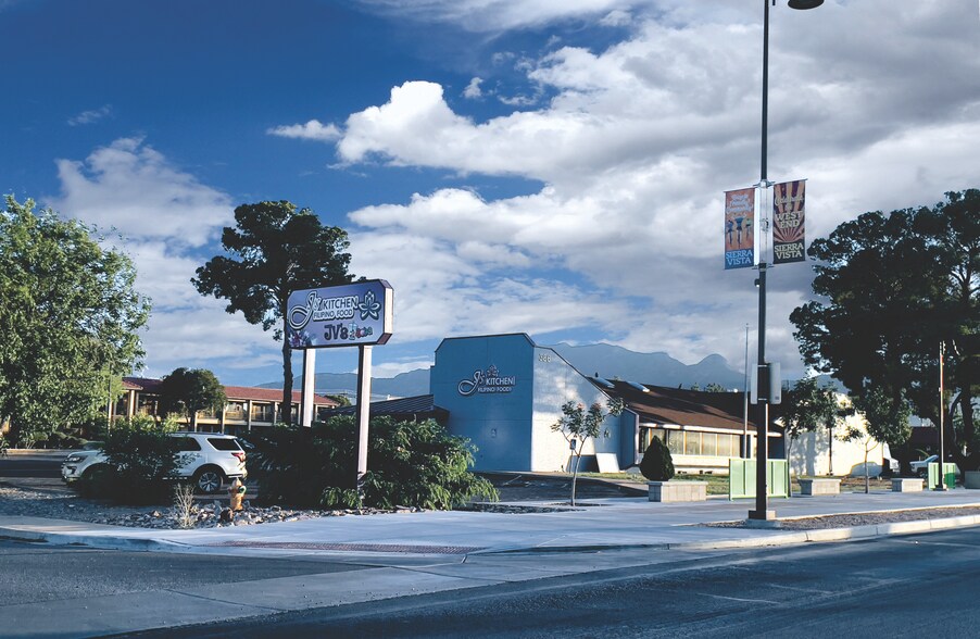Primary Photo Of 386 E Fry Blvd, Sierra Vista Restaurant For Lease