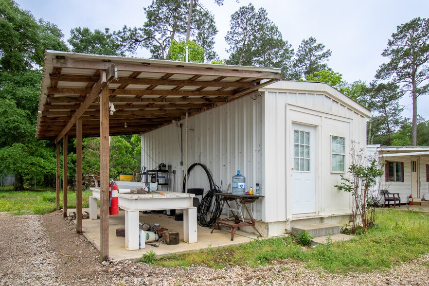 More Photos Of 13046 Highway 105 E, Conroe Industrial For Lease