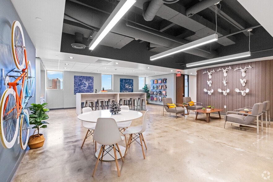 More Photos Of 2000 Crawford St, Houston Office For Sale