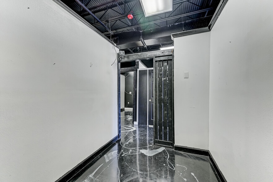 More Photos Of 324 Fm-1960 Rd, Houston General Retail For Sale