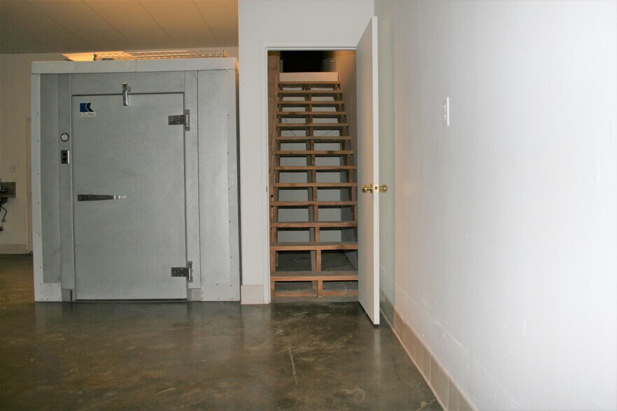 More Photos Of 12970 Branford St, Pacoima Warehouse For Lease