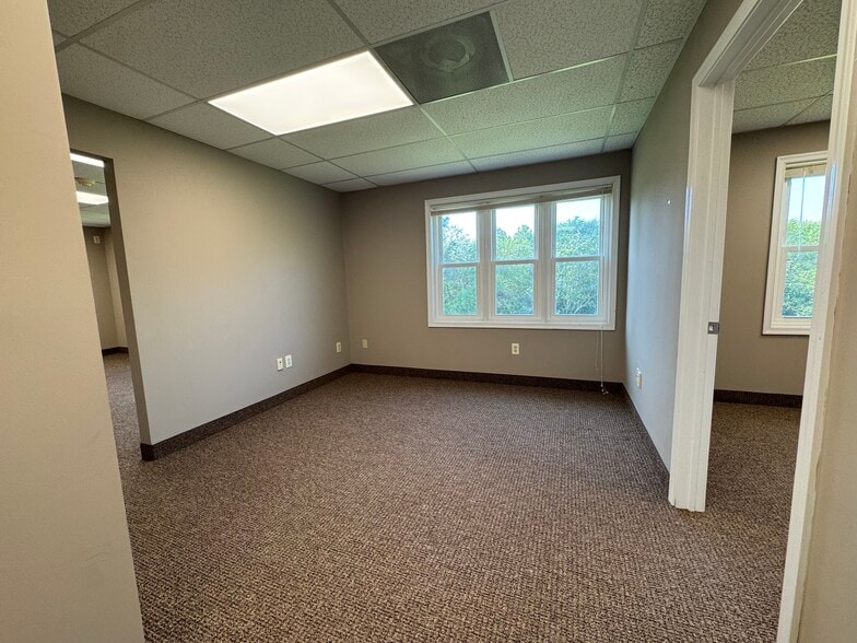 More Photos Of 8 Bartles Corner Rd 5, Flemington Office For Sale