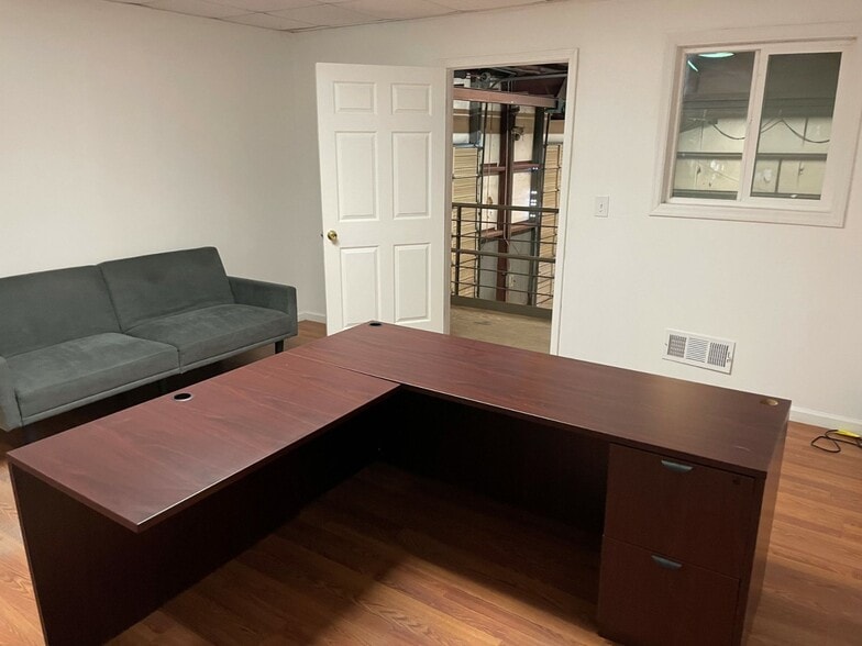 More Photos Of 3267 Bachelor St, Atlanta Warehouse For Lease