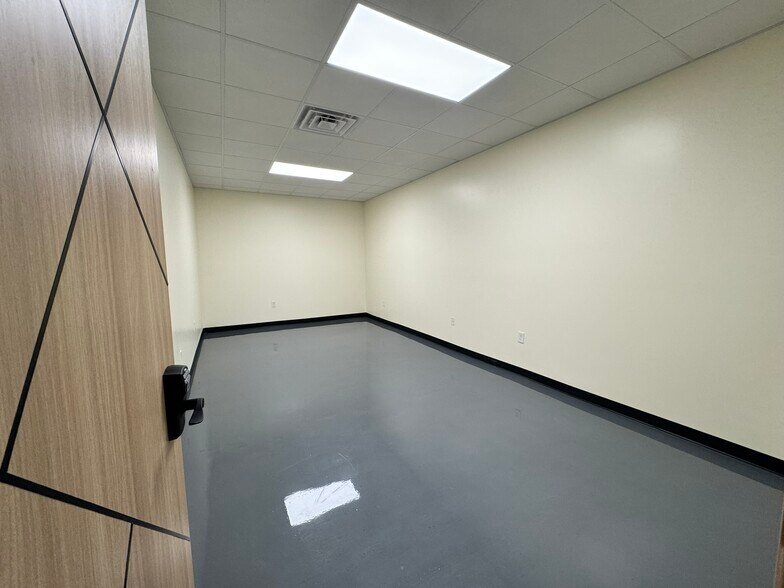 More Photos Of 110 Main St., Alexander City Loft Creative Space For Lease