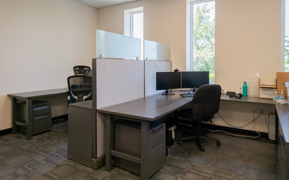 More Photos Of 72 Johnny Cake Hill Rd, Middletown Distribution For Sale