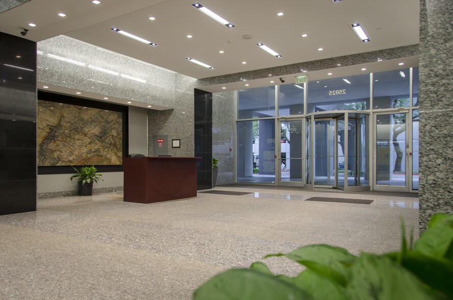 More Photos Of 25025 N I-45 Fwy, The Woodlands Office For Lease