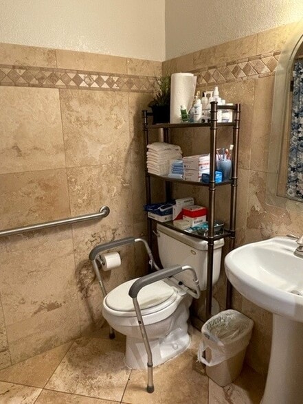 More Photos Of 6121 W Foothill Dr, Glendale Healthcare For Sale