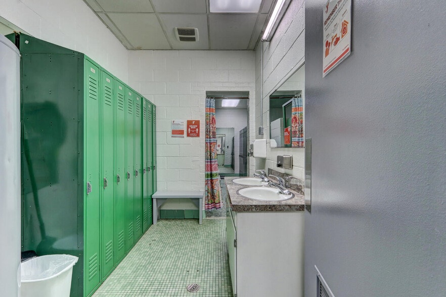 More Photos Of 600 S 5th Ave, Mayodan Health Club For Sale