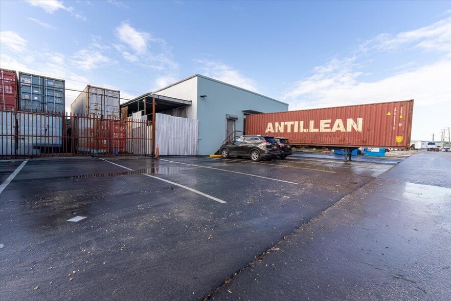More Photos Of 3595 NW 54th St, Miami Warehouse For Sale