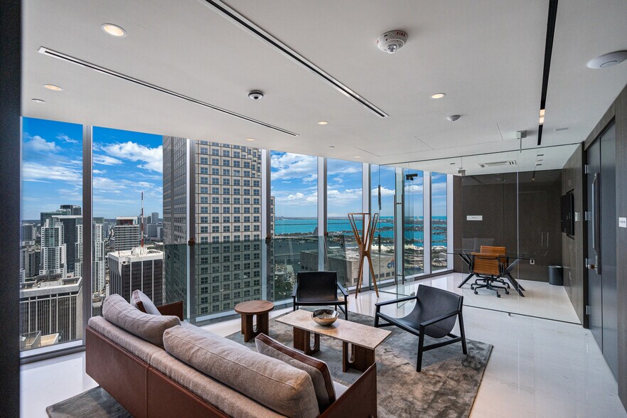 More Photos Of 300 Biscayne Boulevard Way, Miami Apartments For Lease