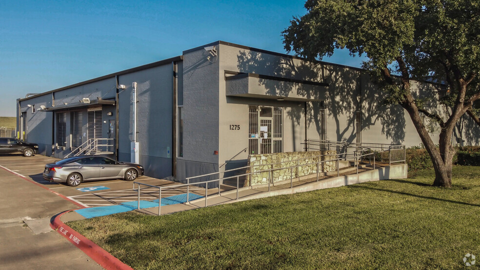 Primary Photo Of 1275-1281 Round Table Dr, Dallas Warehouse For Lease