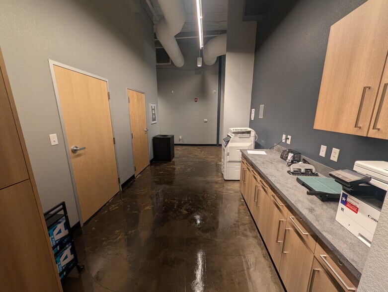 More Photos Of 605 Austin Ave, Waco Storefront Retail Office For Sale