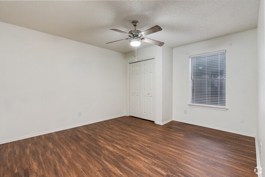 More Photos Of 121 S Hampton Rd, Crowley Apartments For Sale