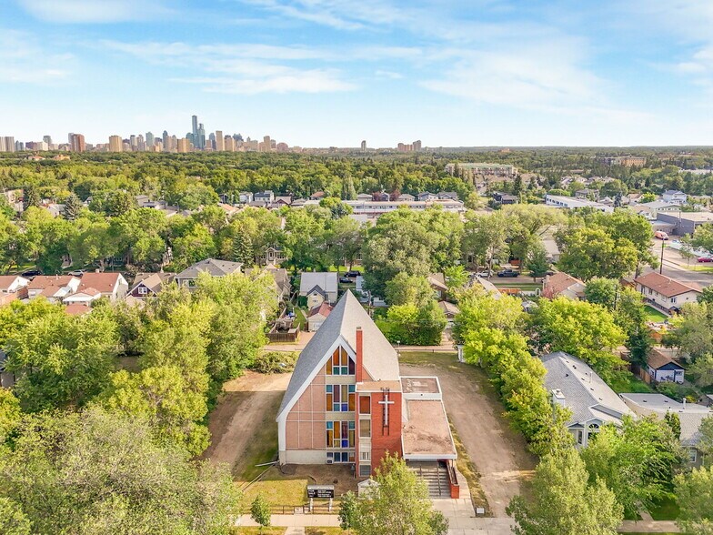 More Photos Of 9630 74 Av NW, Edmonton Flex For Sale