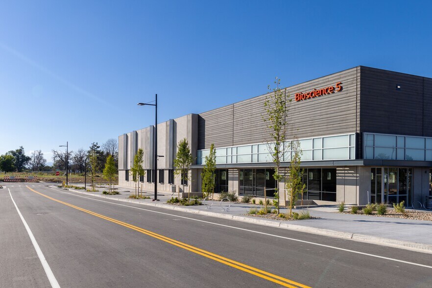 Primary Photo Of 2251 N Revere St, Aurora Light Manufacturing For Lease