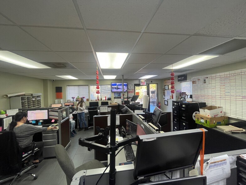 More Photos Of 11318 Bedford St, Houston Warehouse For Sale