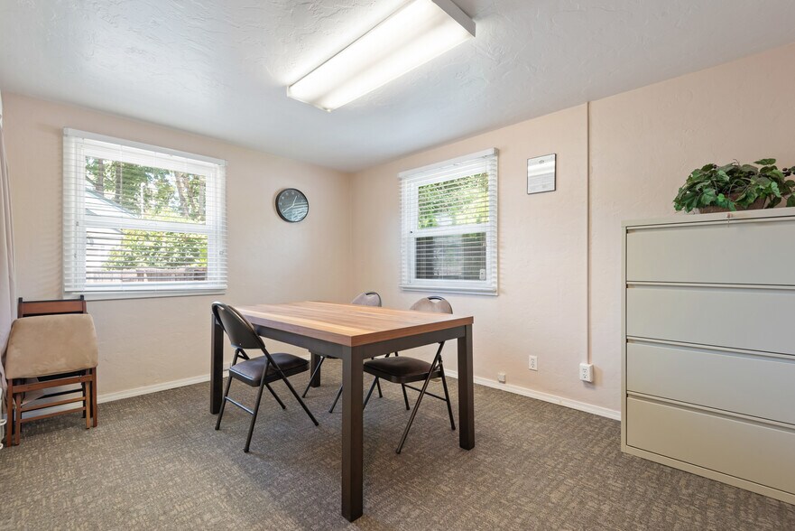 More Photos Of 1660 River Rd, Eugene Office For Lease