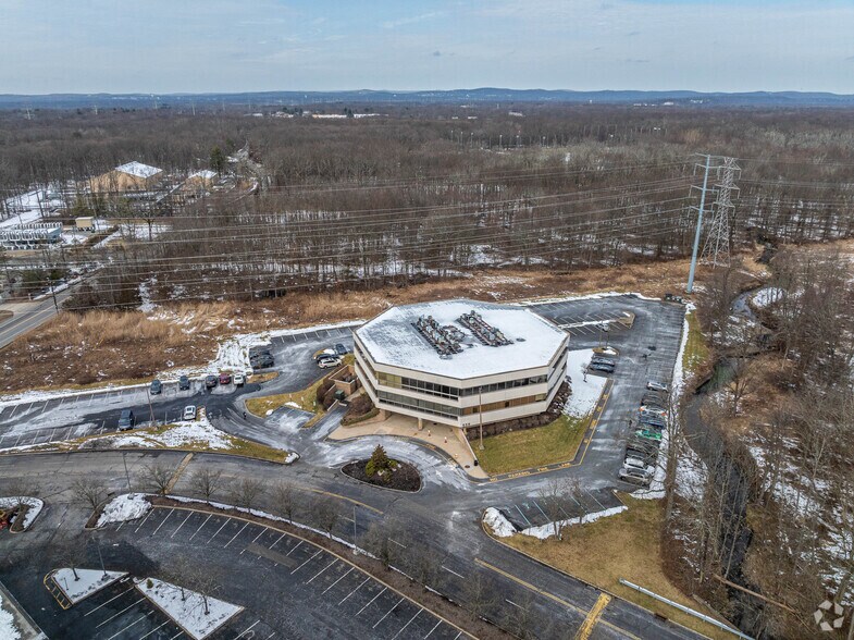 More Photos Of 556 Eagle Rock Ave, Roseland Medical For Lease