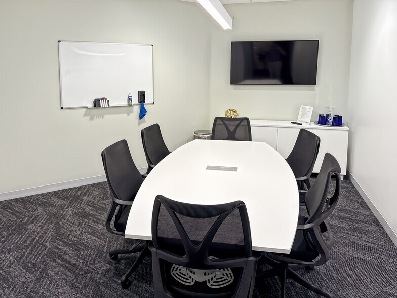 More Photos Of 8024 Glenwood Ave, Raleigh Coworking Space