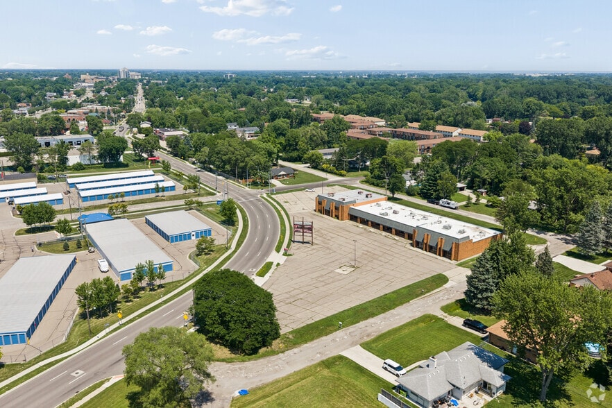 More Photos Of 38116-38160 S Gratiot Ave, Clinton Township Freestanding For Sale