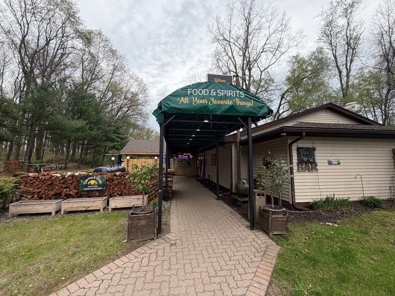 More Photos Of 12227-12229 Seymour Rd, Grass Lake Restaurant For Sale