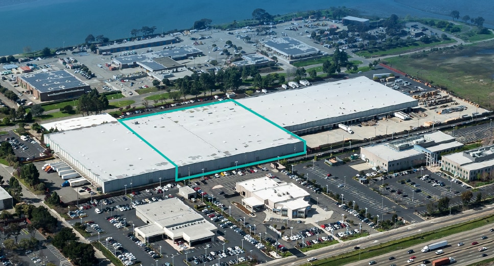 More Photos Of 7200-7240 Edgewater Dr, Oakland Warehouse For Lease