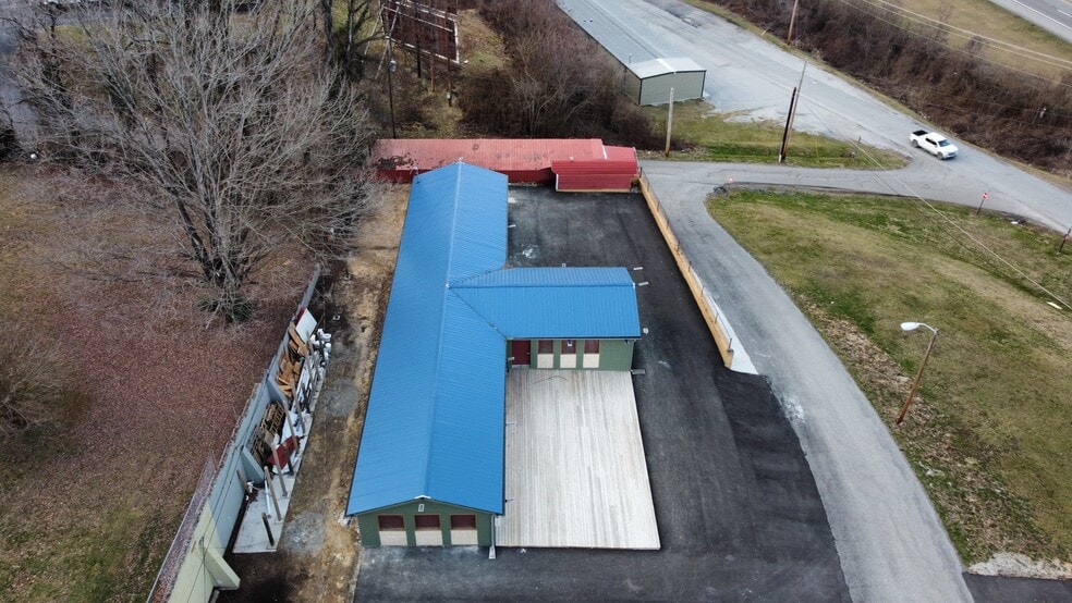 More Photos Of 124 Woods Ave, Caryville Hotel For Sale